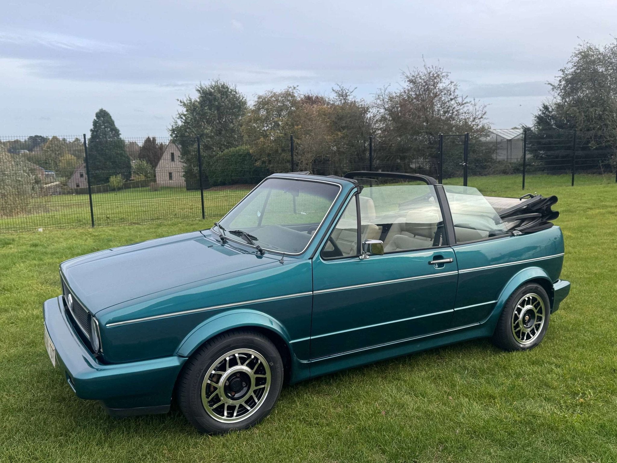 Volkswagen Golf Cabriolet GOLF 1 1.8L 2H 98 CV Manuelle Vert, Auto's, Voorwielaandrijving, 4 zetels, Volkswagen, Leder