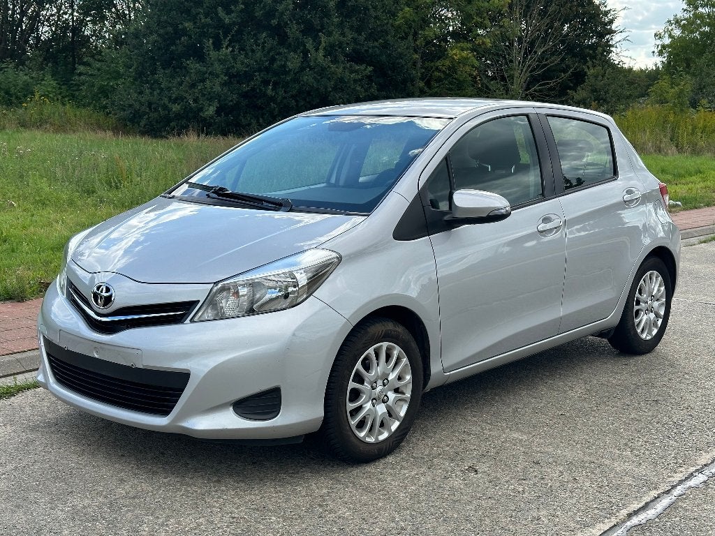 Toyota Yaris 1.3i Essence 100cv Clim Camera Jantes 1ere main, Achat, Entreprise, Boîte manuelle, Entretenue par le concessionnaire