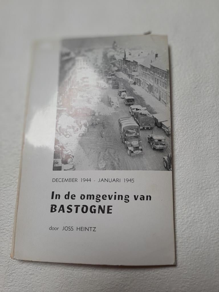 boeken over oorlog / postkaarten (monument in Bande), Ophalen, Zo goed als nieuw