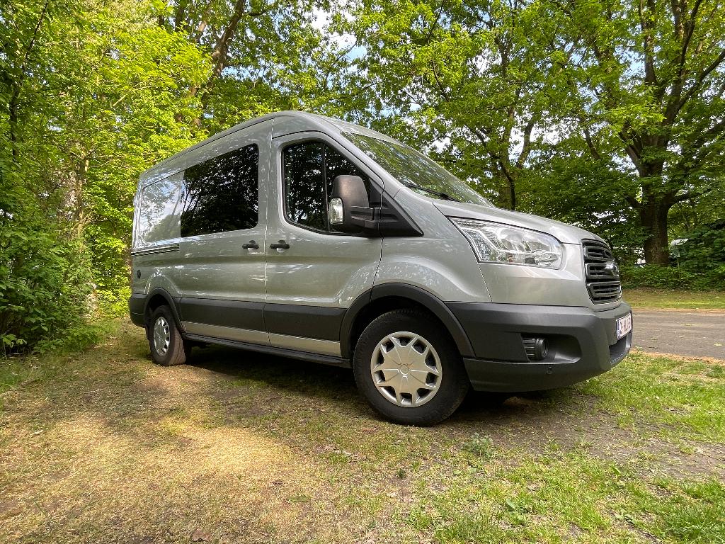 BUSCAMPER FORD MET NIEUWE INBOUW, Caravans en Kamperen, Mobilhomes, Automaat, Chemisch toilet, Dakluik, Ford