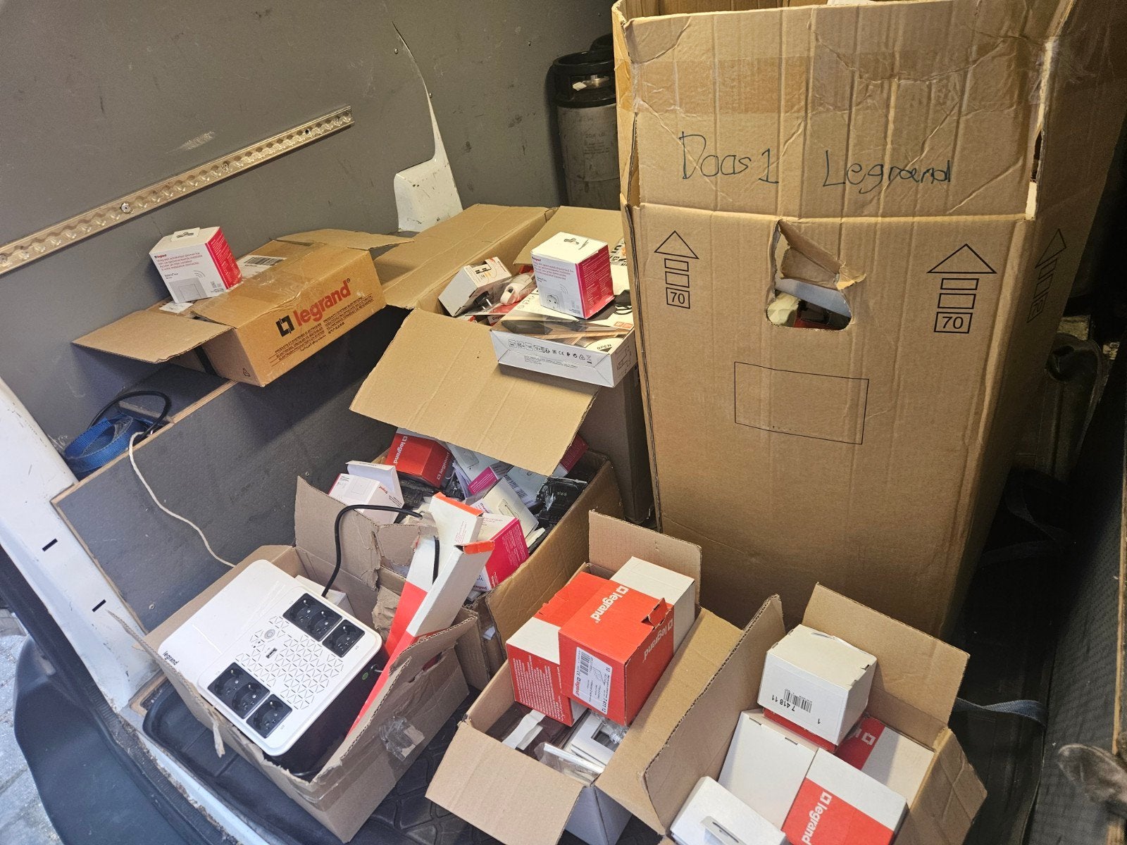 grand lot de divers LeGrand Lavena Next et accessoires, Bricolage & Construction, Enlèvement, Neuf
