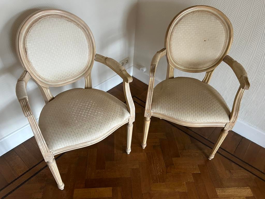 Fauteuils médaillon de style Louis XVI, Antiquités & Art, Antiquités | Meubles | Chaises & Canapés, Enlèvement