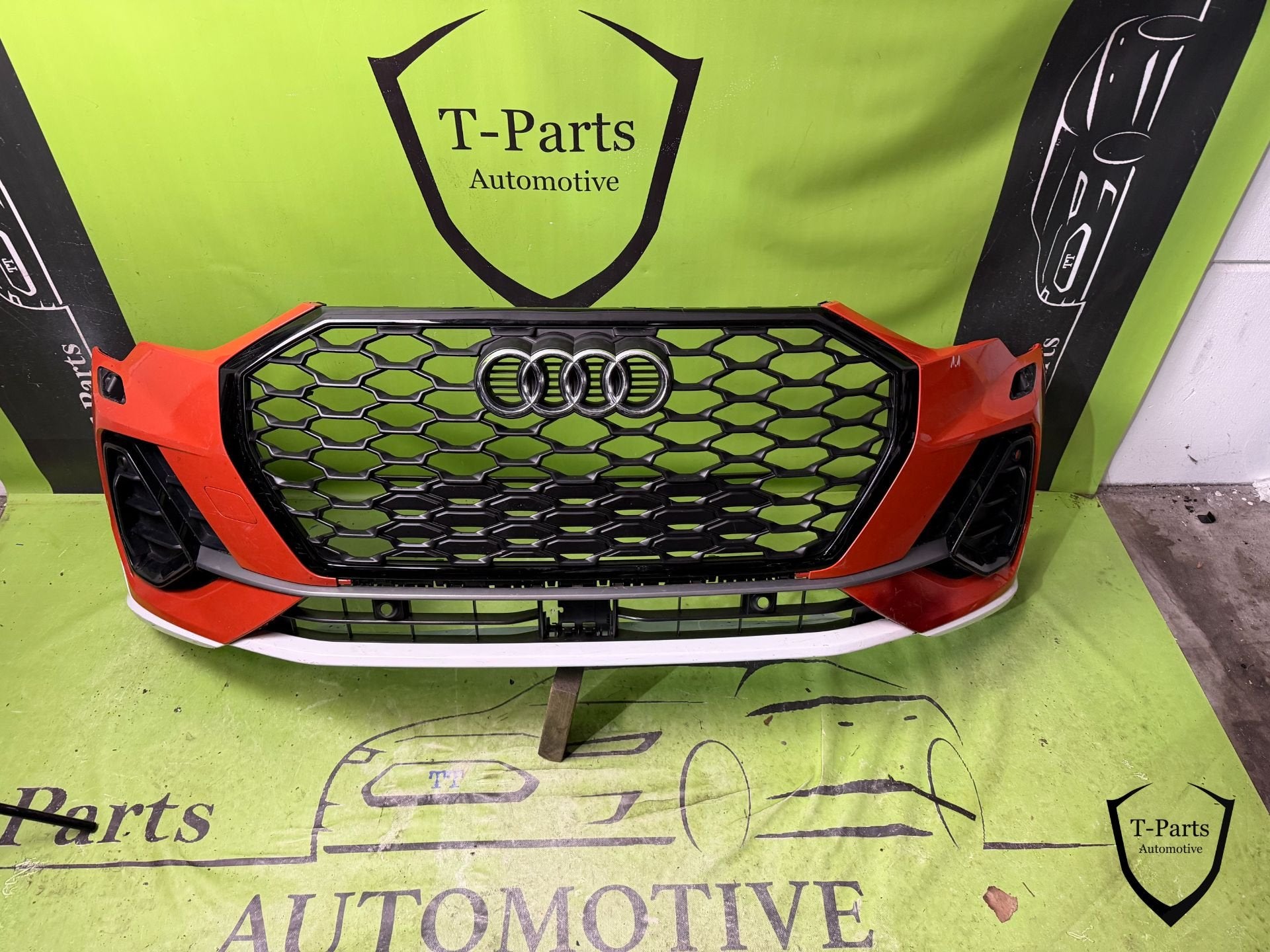 Calandre de pare-chocs avant Audi Q3 S line 2018+, Pare-chocs, AUDI AG, Auto-Union-Strasse 1
85045  Ingolstadt, DE, Audi