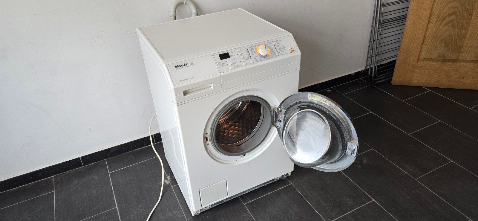 Wasmachine miele softtronic w2597 wasmachine voor wandmontag, Elektronische apparatuur, Ophalen of Verzenden