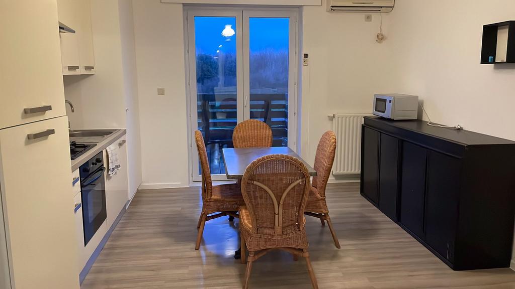 Grote studio met slaapkamerhoek te Bredene, Immo, Appartementen en Studio's te huur