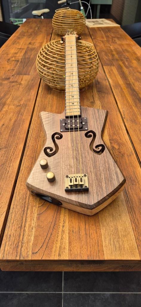 Linkse 3 snarige gitaar, Musique & Instruments, Instruments à corde | Guitares | Électriques, Enlèvement
