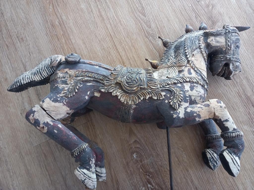 Tres ancien cheval hindou en bois vahanna