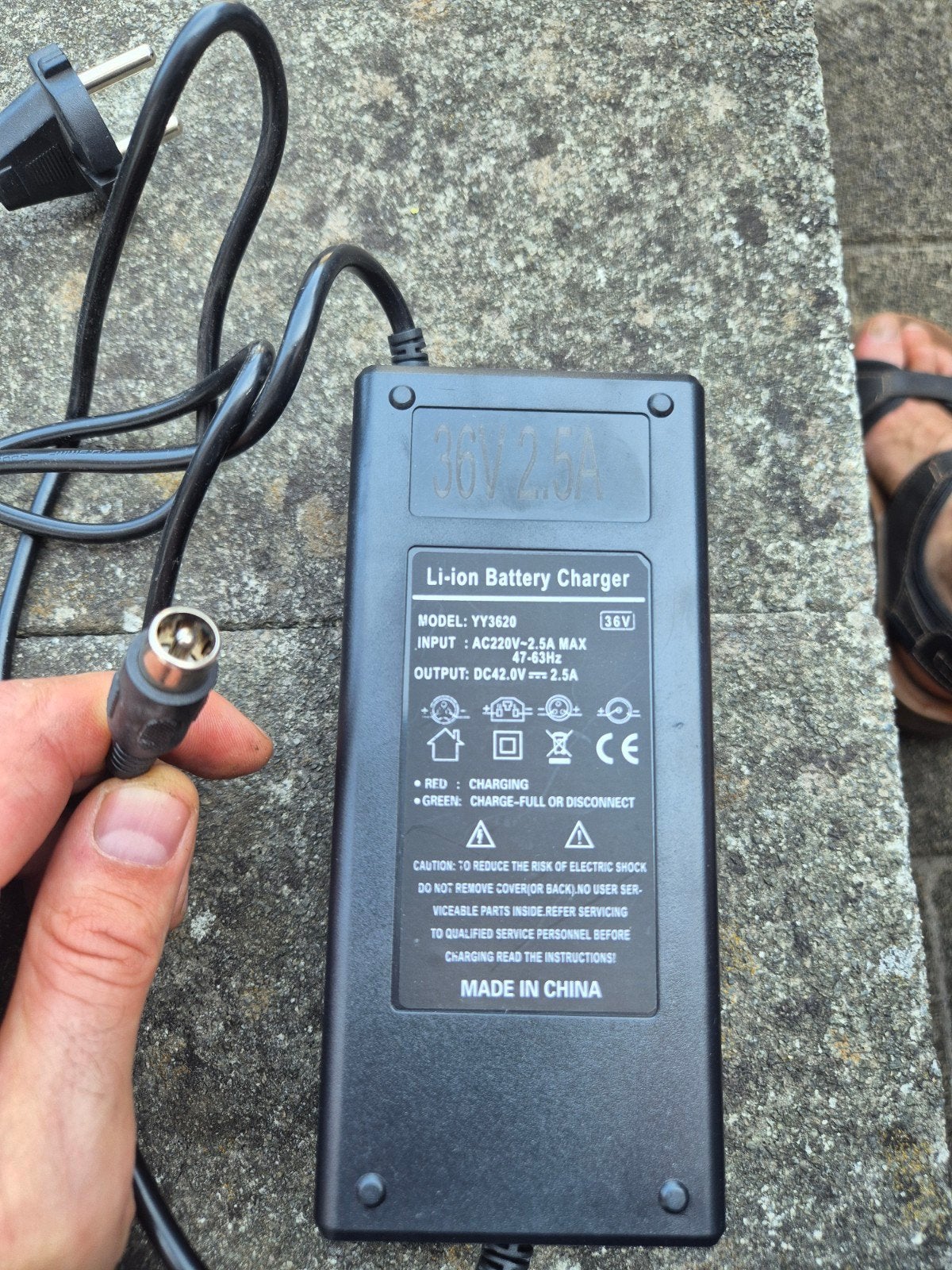 Chargeur vélo électrique 42v 2.5A, Enlèvement ou Envoi, Comme neuf