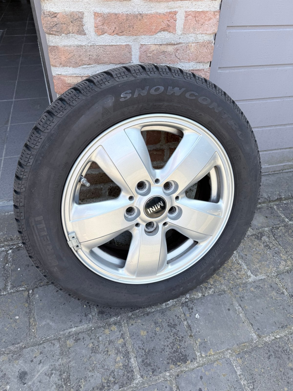 4 pneus d'hiver + jantes Mini Cooper : pirelli snowcontrol, Autos : Pièces & Accessoires, Neuf, 15 pouces, Pneus et Jantes, Pneus hiver
