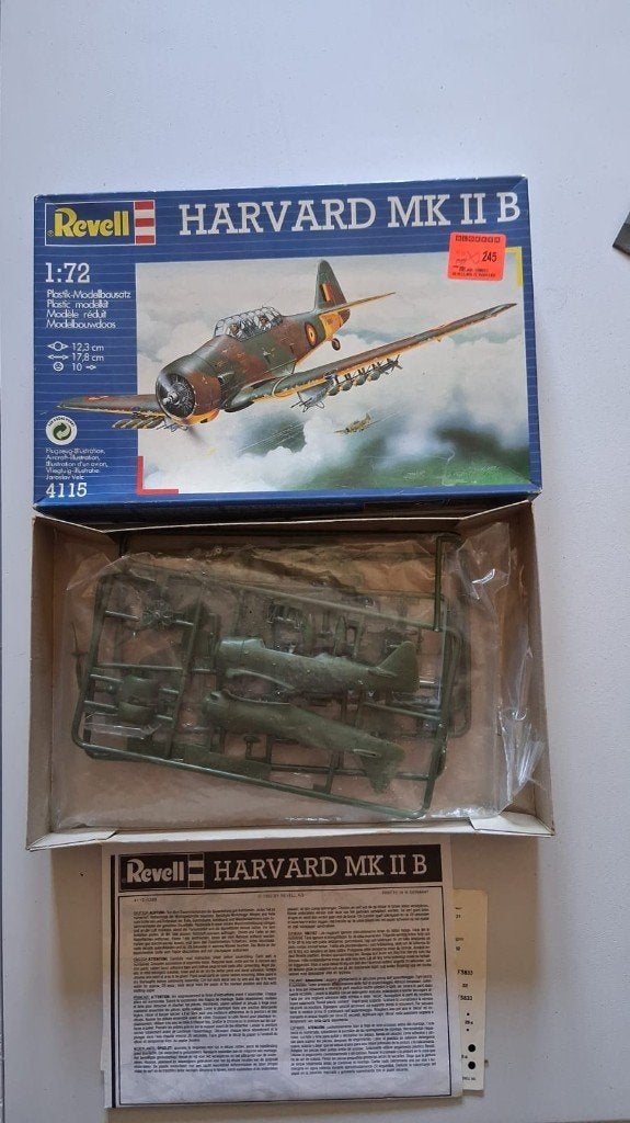 14 Revell Harvard MK II B 1:72, Verzenden, Revell