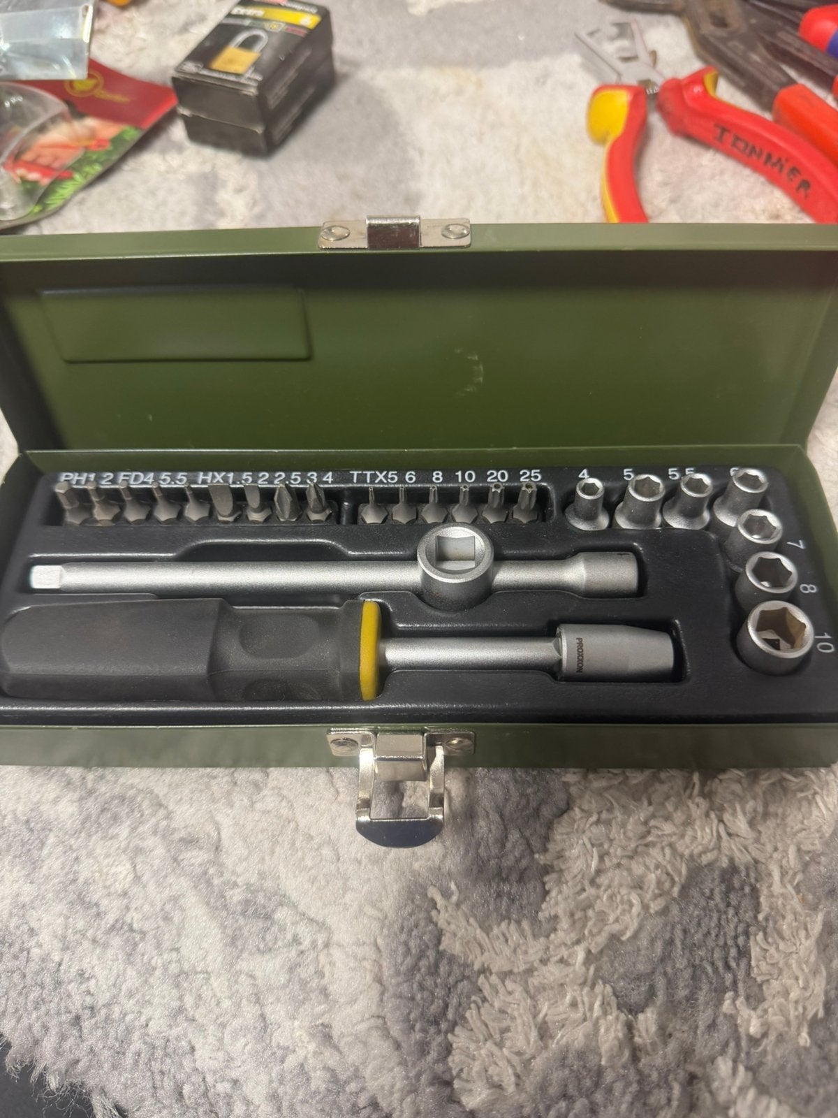 Boîte outils, Enlèvement, Comme neuf