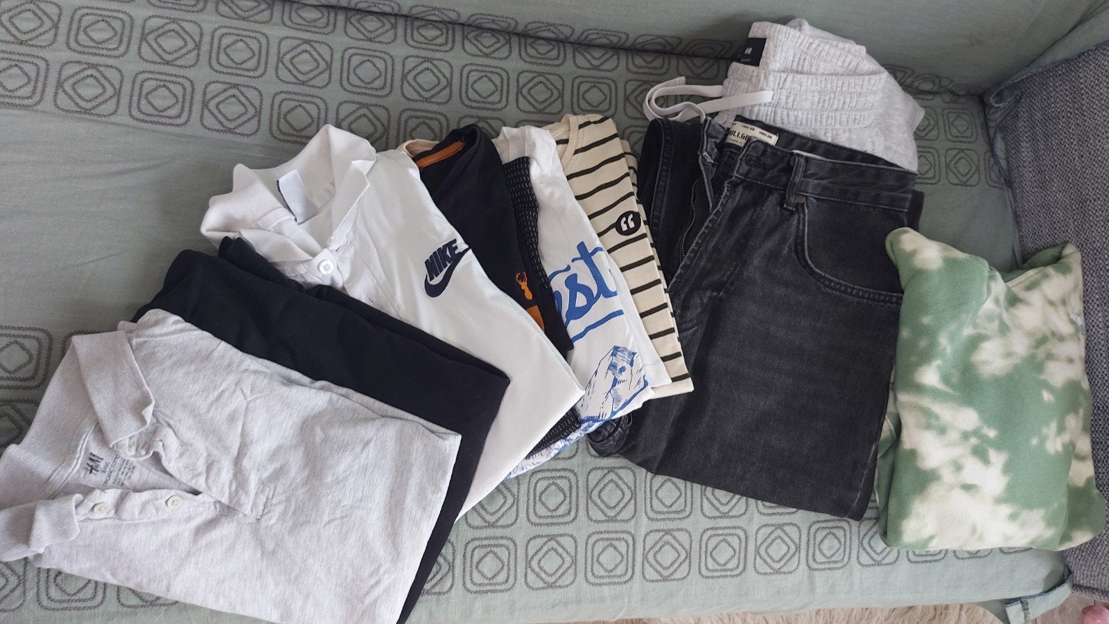 bundel jongenskleding met baggy jeans, Ophalen