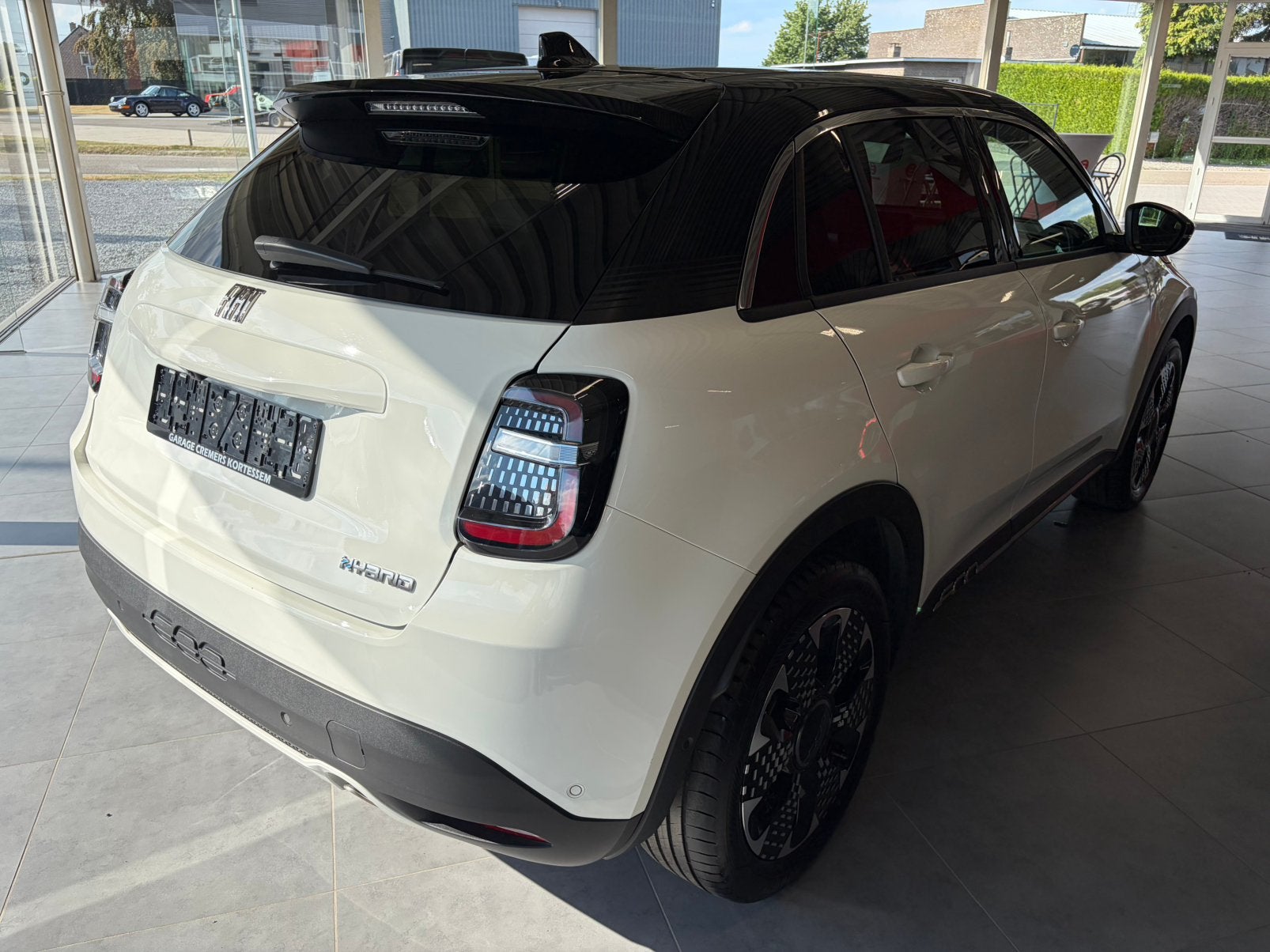 Fiat 600 1.2 Hybrid 110pk La Prima Automaat, Auto's, 1199 cc, 109 g/km, Wit, Leder