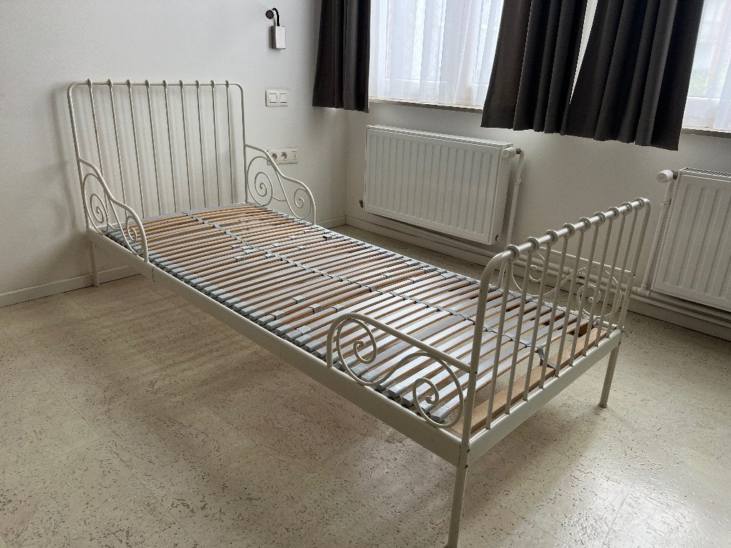 enkel bed wit metaal (Ikea) met latenbodem, Huis en Inrichting, Ophalen, Eenpersoons, Wit, 80 cm