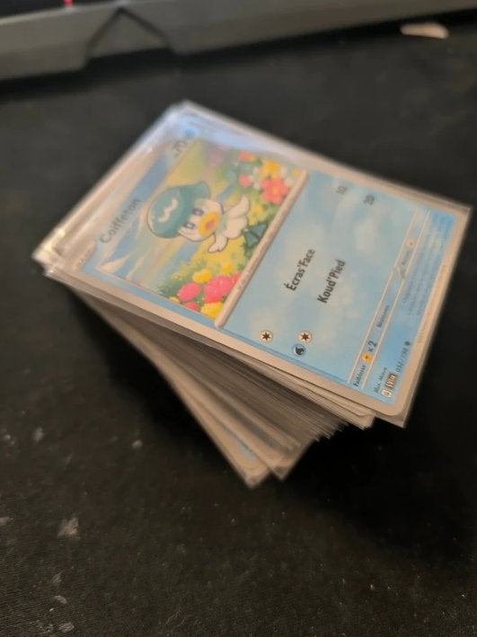 70 cartes pokémon variées idéal collection et decks en vf, Hobby & Loisirs créatifs, Enlèvement ou Envoi, Comme neuf