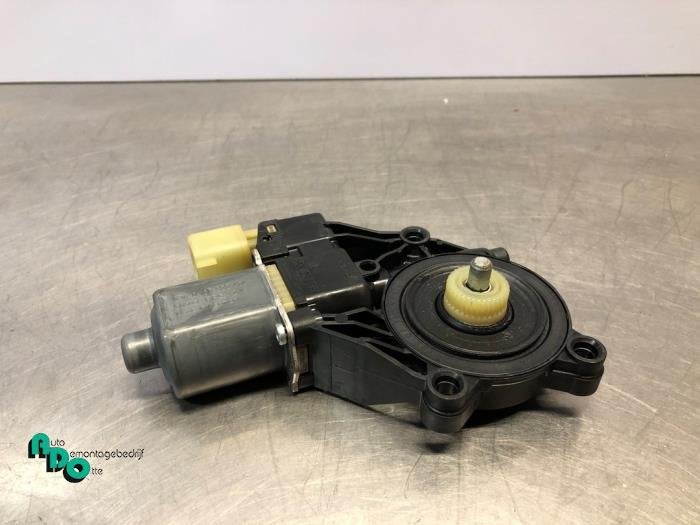 Moteur de vitre portière d'un Ford Fiesta (Fiesta 08-), Autos : Pièces & Accessoires, Carrosserie & Tôlerie, Ford, Utilisé, 3 mois de garantie