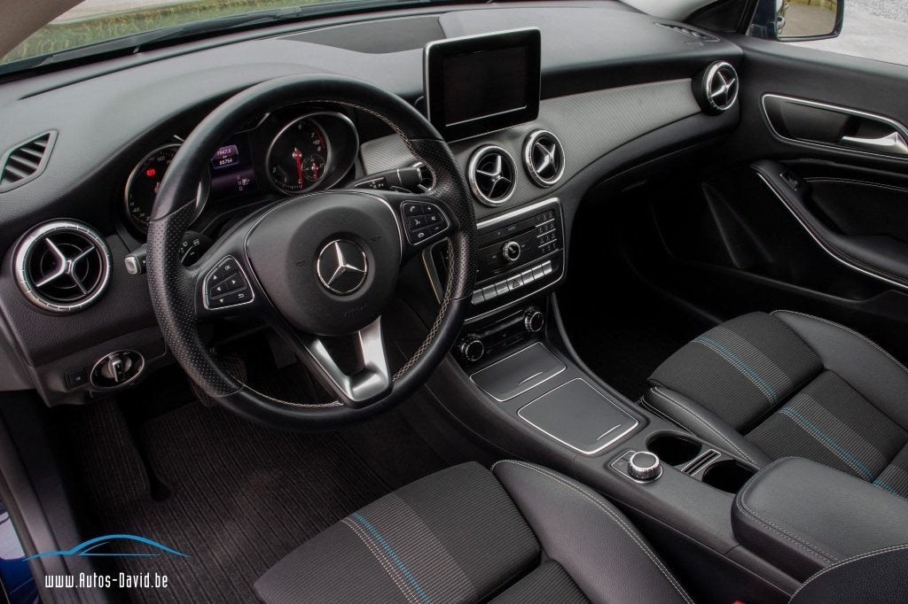 Mercedes-Benz CLA 200 Shooting Brake 1.6 Benzine Aut., Auto's, CLA, 4 cilinders, Blauw, Leder en Stof