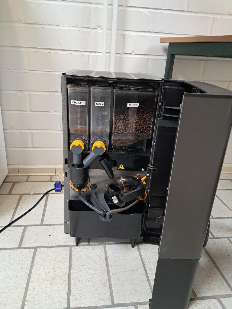 koffiemachine, Elektronische apparatuur, Ophalen, Gebruikt, 10 kopjes of meer, Koffiemachine