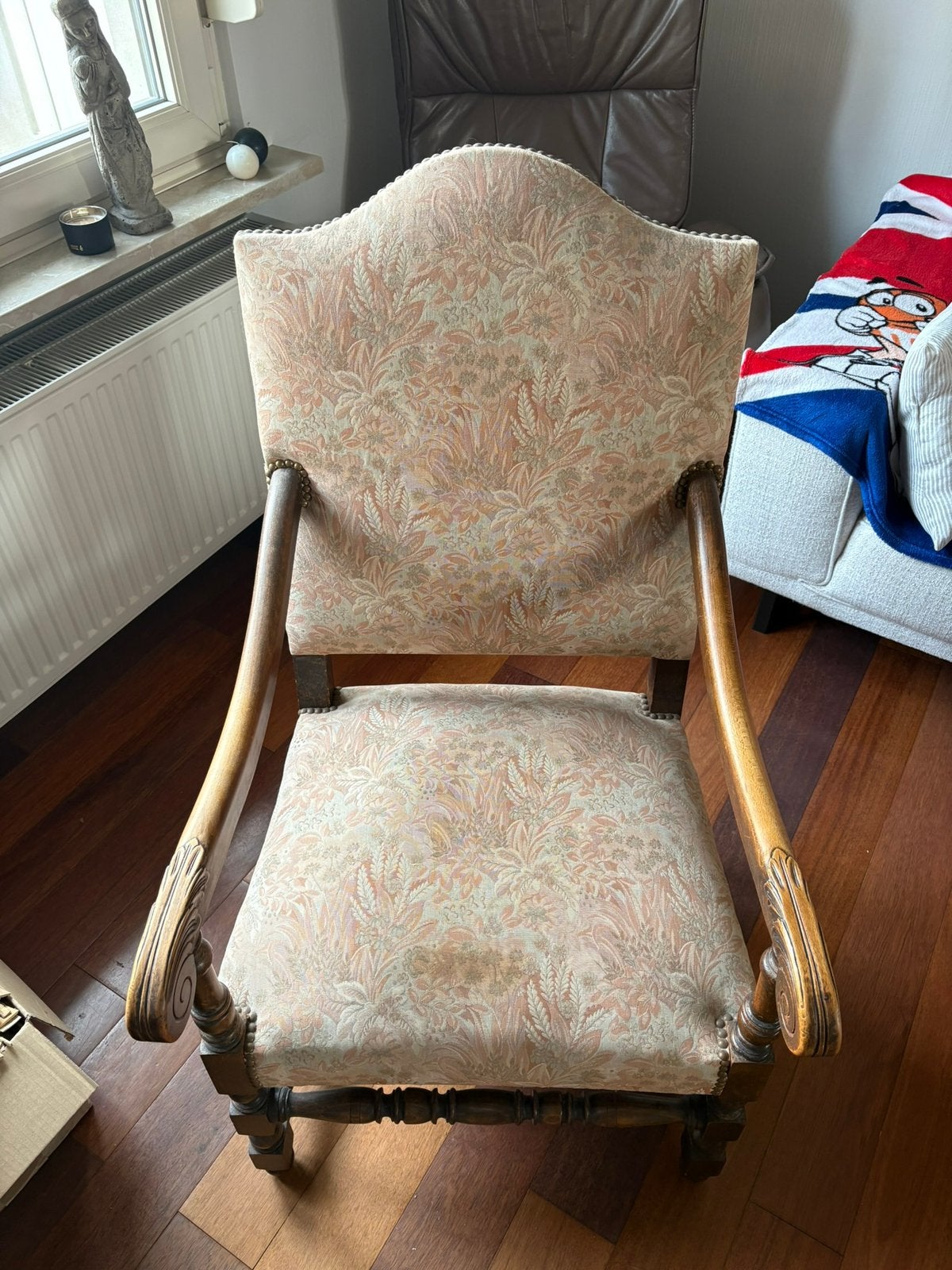 Fauteuil antique style Voltaire, Enlèvement