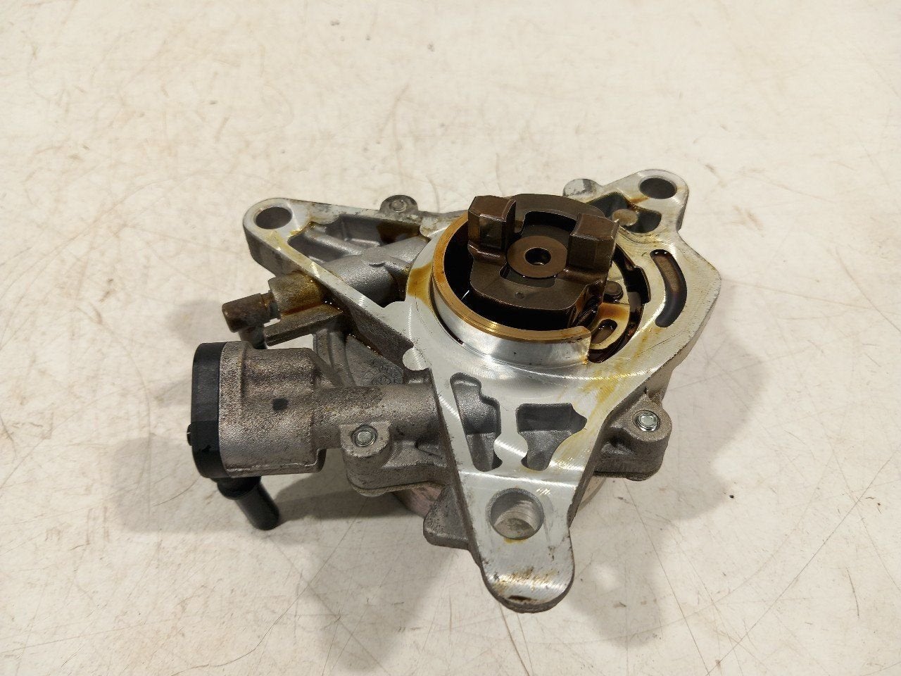 Vacuümpomp Fiat 500, Van der Ven Autorecycling B.V., Gebruikt, Ettenseweg 76, 4706 PB Roosendaal, The Netherlands, Herkomst onderdeel bekend