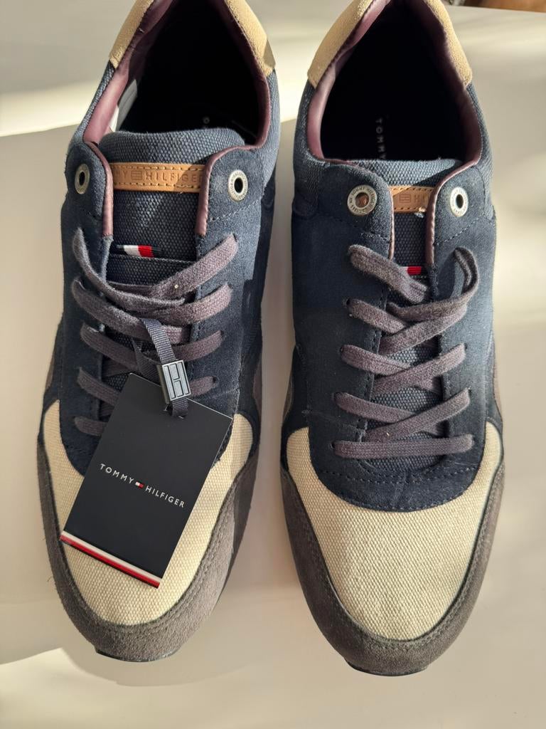 Chaussures Tommy Hilfiger Neuve homme Taille 46 convient 45, Vêtements | Hommes, Chaussures, Enlèvement, Comme neuf
