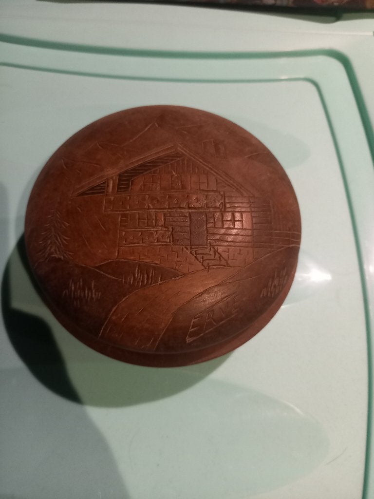 Houten kommetje met  gegraveerd deksel, Gebruikt, Met deksel, Rond, Ophalen of Verzenden
