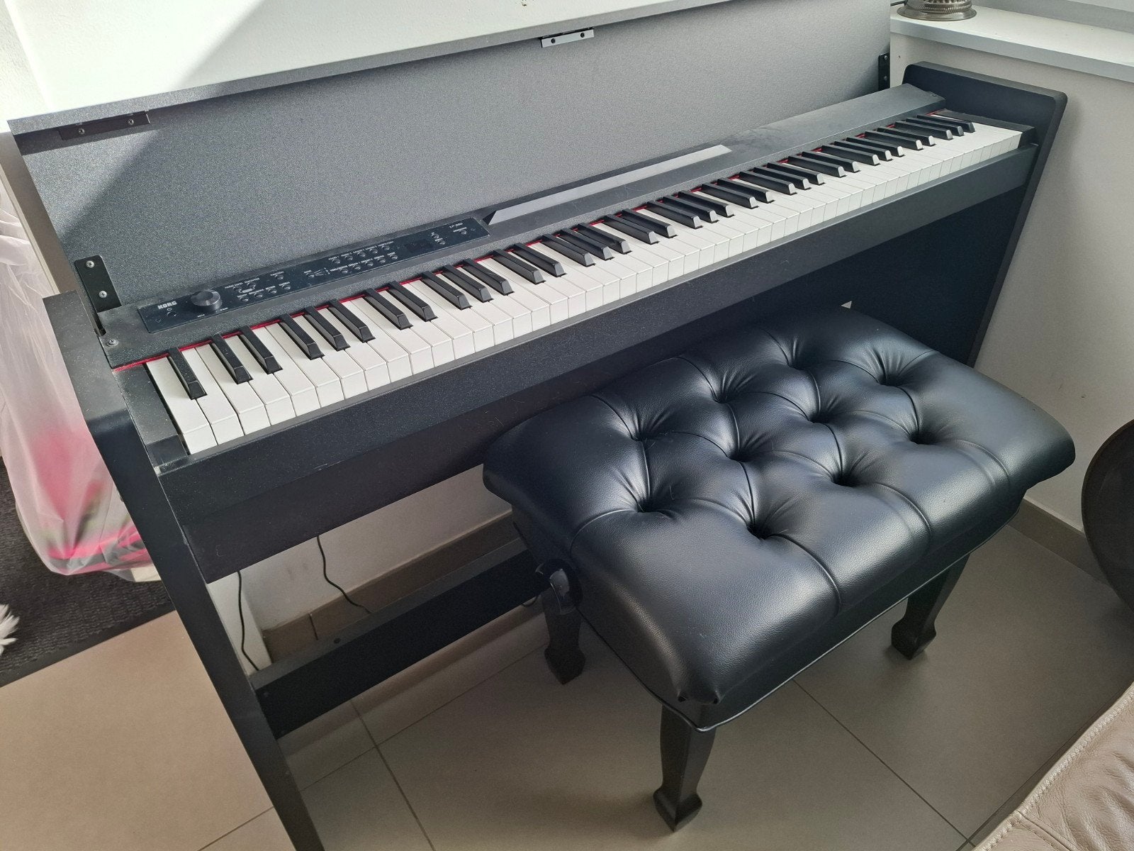 Piano Korg LP380 en verstelbaar bankje, Muziek en Instrumenten, Ophalen, Zwart, Digitaal, Zo goed als nieuw
