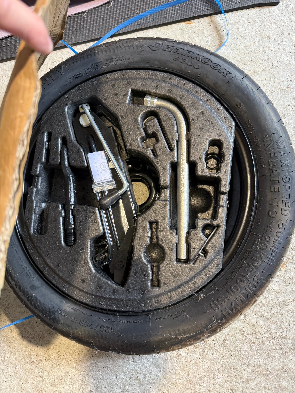 NIEUWE reservewiel + krikset Volkswagen Caddy parts, Auto-onderdelen, Ophalen, 15 inch