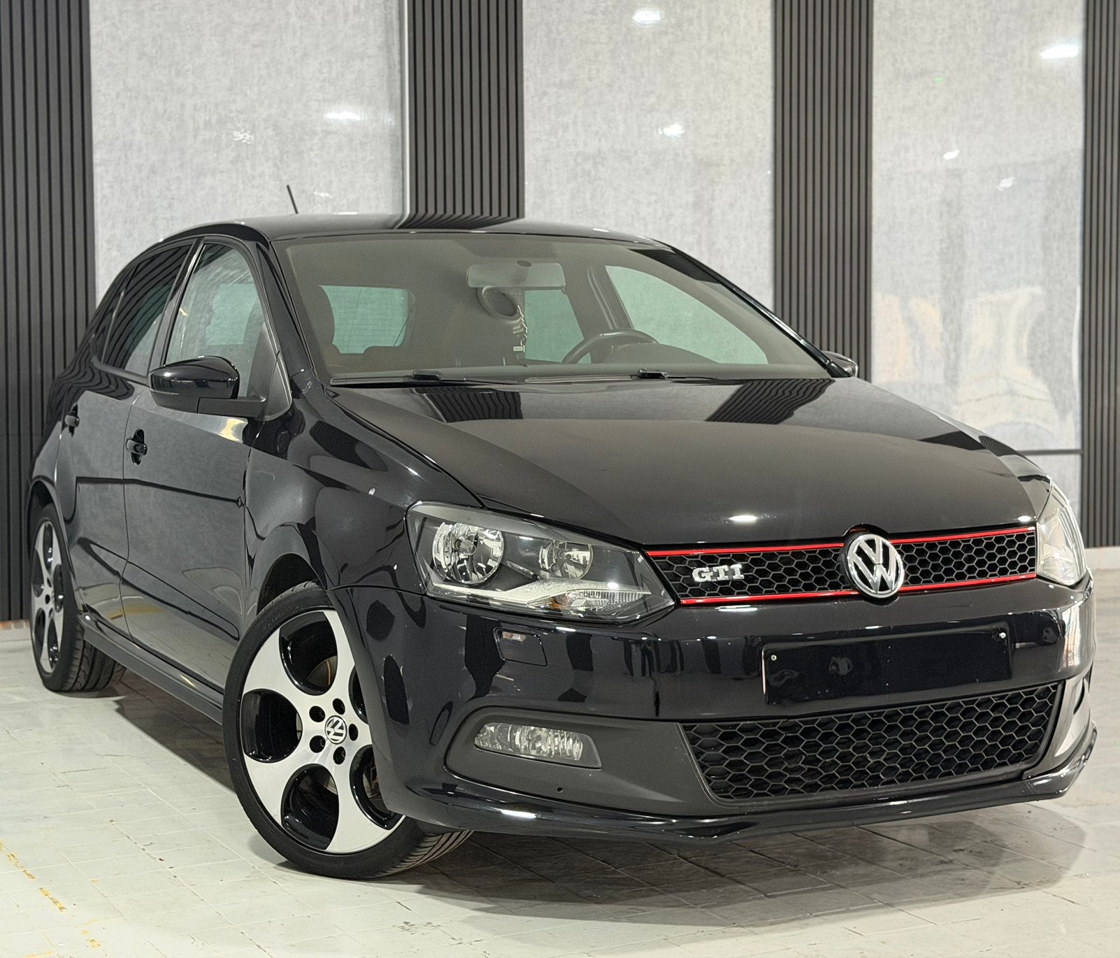 VW POLO GTI BOITE AUTOMATIQUE 1.4 ESSENCE 180 CV FAIBLE TAXE, Achat, Entreprise, 5 portes, Automatique