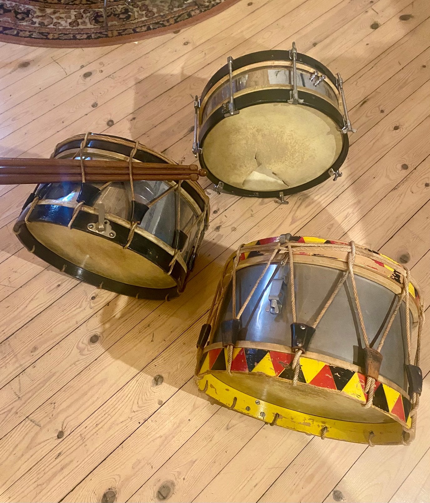vieux tambours, Musique & Instruments, Batteries & Percussions, Enlèvement, Utilisé, Autres marques