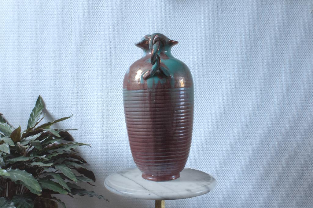 Big Cherry Red, Teal Pitcher Vase By Roger Guerin, Schenkkan, Antiek en Kunst, Ophalen of Verzenden