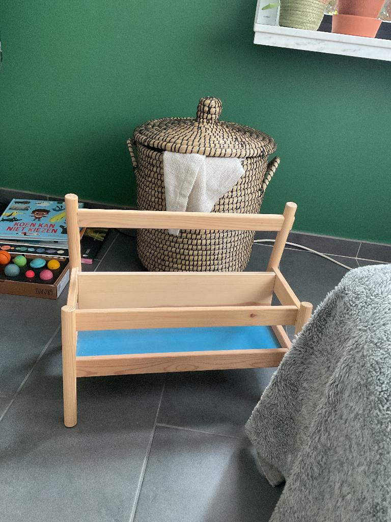 Boeken rekje ikea, Huis en Inrichting, Woonaccessoires | Krantenbakken en Lectuurbakken, Ophalen, Zo goed als nieuw