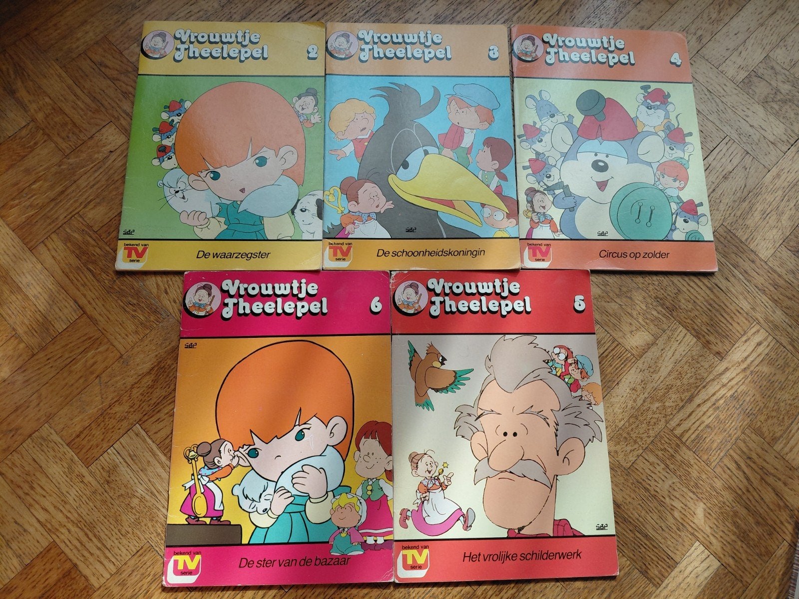 5 delen Vrouwtje Theelepel, Ophalen of Verzenden, Gelezen
