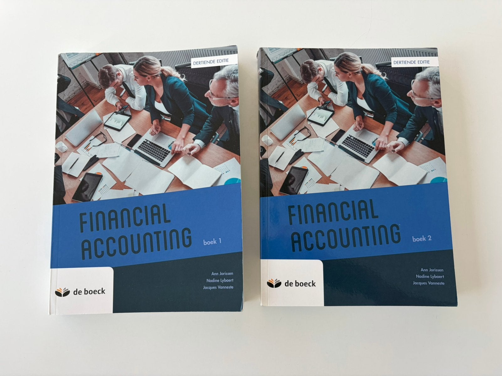 2 studieboeken:  Financial accounting (boek 1 + boek 2), Livres, Enlèvement ou Envoi, Comme neuf, Autres niveaux, Économie
