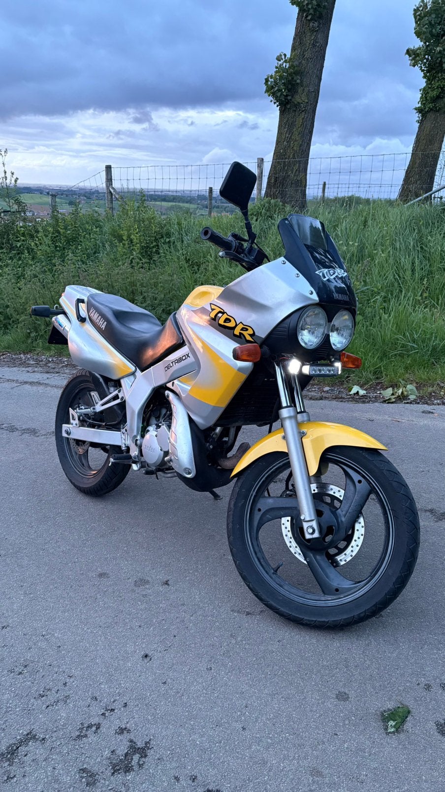 Moto 2 temps Yamaha TDR 125 A1 Old Timer Cross, Motos, Tourisme, Occasion, Permis Moto A1 minimum, 12 à 35 kW