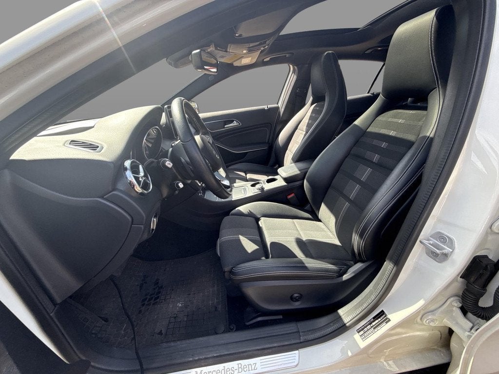 Mercedes-Benz GLA-Klasse 250 Urban line | Panoramisch Dak |, Auto's, Stof, 4 cilinders, Wit, Automatische klimaatregeling