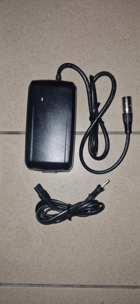 Chargeur de batterie Giant 41,8 V, Enlèvement ou Envoi