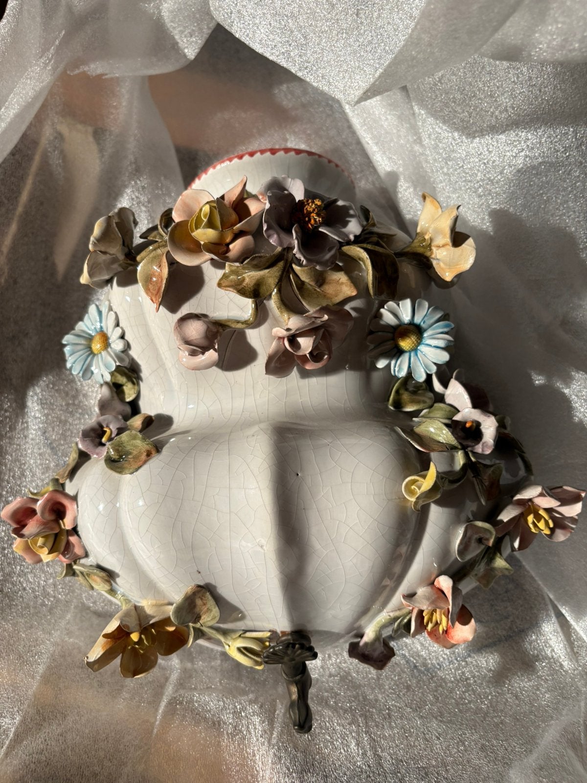 Antieke lavabo met bloemen, Ophalen