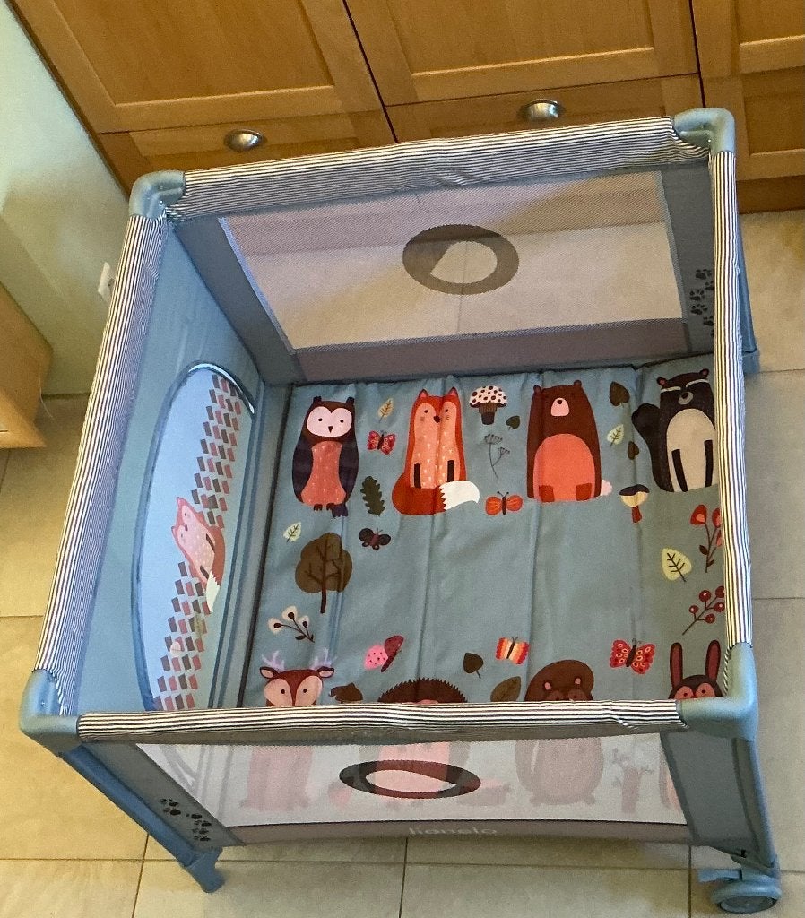 LIONELO grondbox baby, Kinderen en Baby's, Babyparken, Ophalen, Zo goed als nieuw, Vierkant, Wieltjes