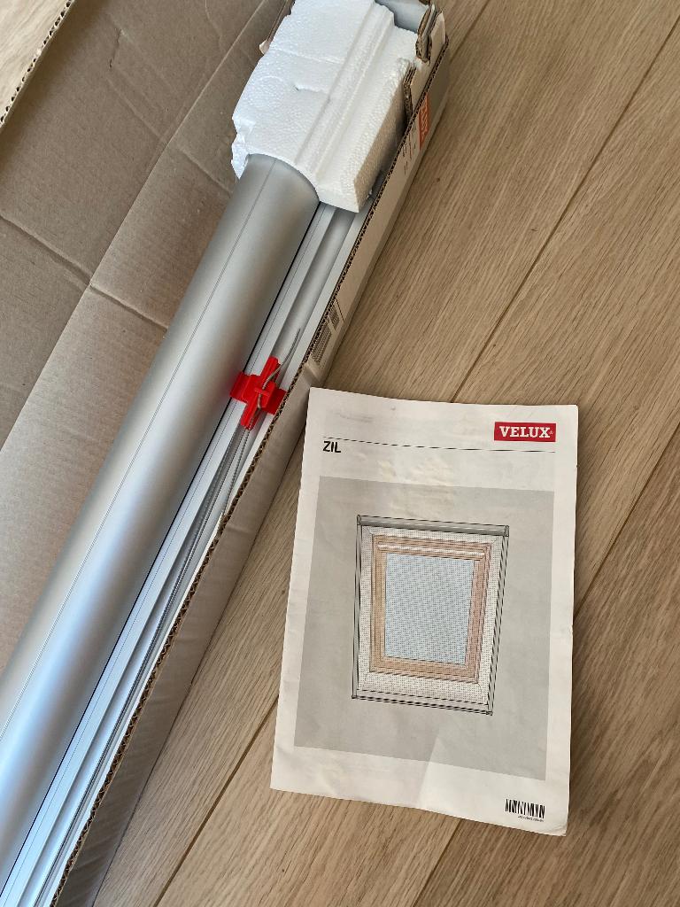 Velux ZIL UK04 'muggengaas' - aluminium, Ophalen, 120 cm of meer, Hordeur, Minder dan 200 cm