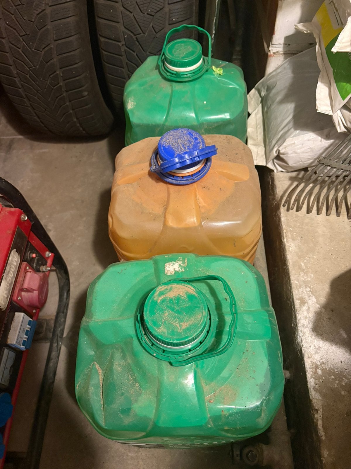3 bussen petroleum, Overige materialen, Ophalen, Nieuw