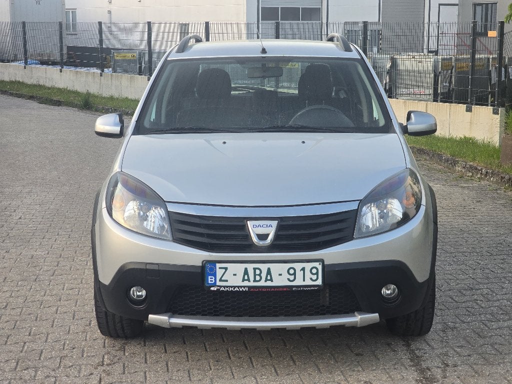 Dacia Sandero 2010 - 1.6i - 107d km - AC/Trekhaak/Gekeurdvrv, Autos, Dacia, Achat, Entreprise, Boîte manuelle, 5 portes