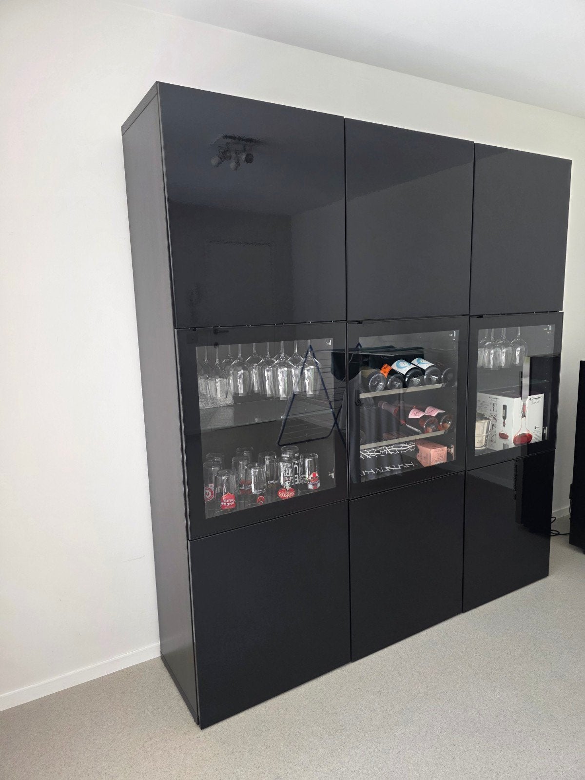 Armoire murale Besta avec portes vitrées, Enlèvement, Comme neuf