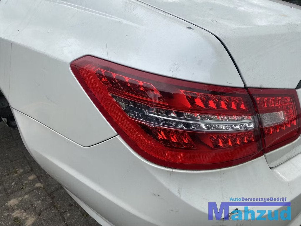 MERCEDES E-klasse Coupe C207 Links Achterlicht set 2009-2016, Gebruikt, Mercedes-Benz AG, Mercedes-Benz, Mercedesstrasse 120
70372  Stuttgart, DE