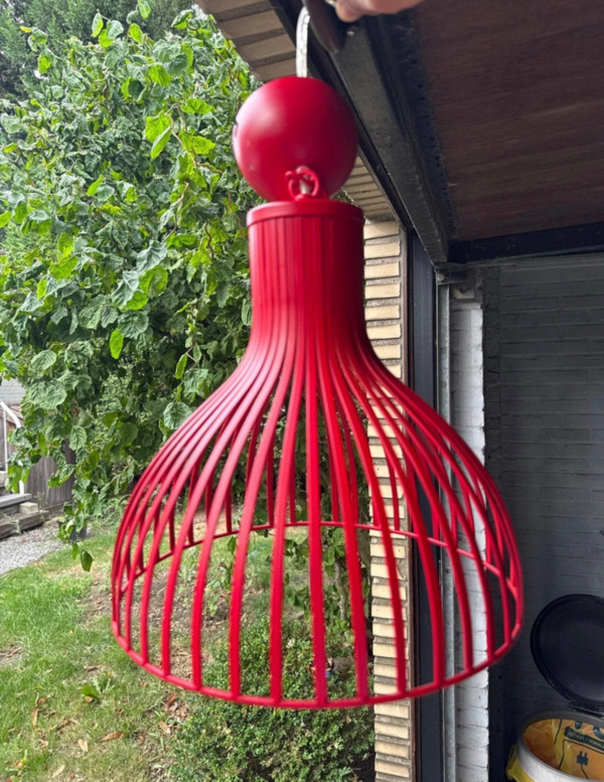 Lampe suspendue avec cage en métal rouge - Conforama Modern, Enlèvement, Comme neuf, Métal