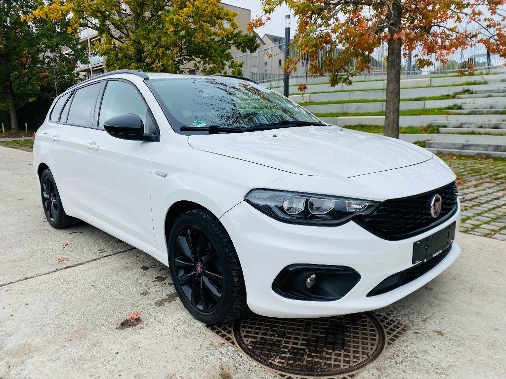 Fiat Tipo 2018 1.4e turbo 120pk Xenon 1e prop+volledig boek, Auto's, Voorwielaandrijving, Stof, 4 cilinders, Wit