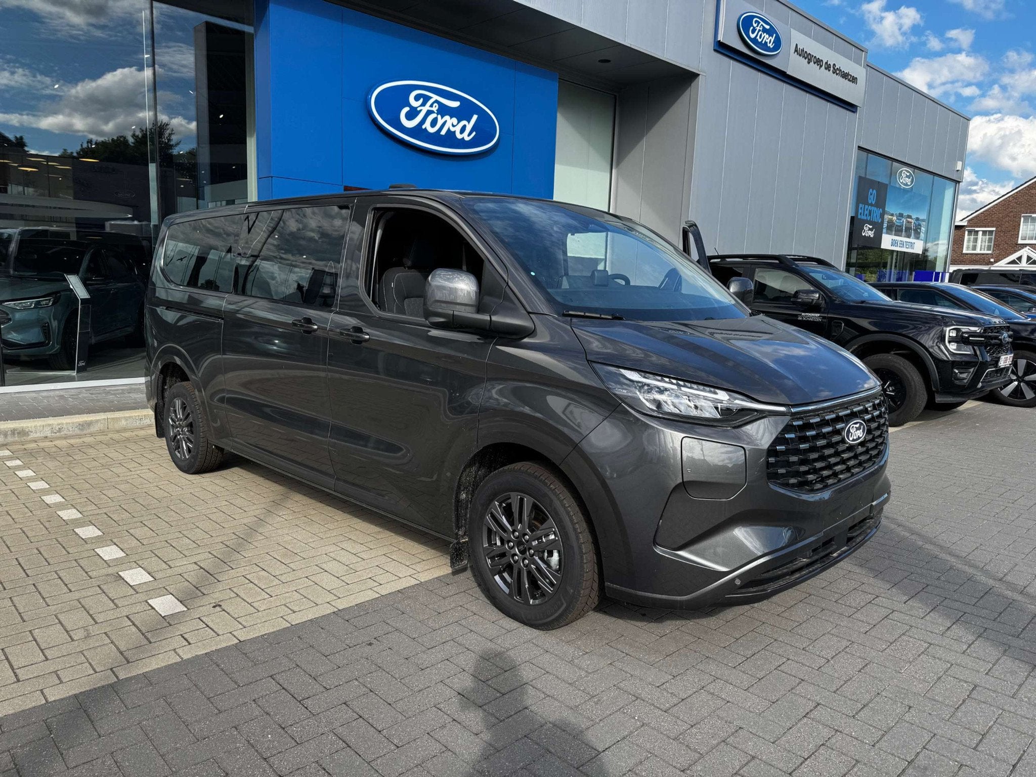 Ford Tourneo Custom Tourneo Custom 340L 2.5 PHEV 227 pk, Achat, Chargement par induction pour smartphones, Entreprise, 7 places