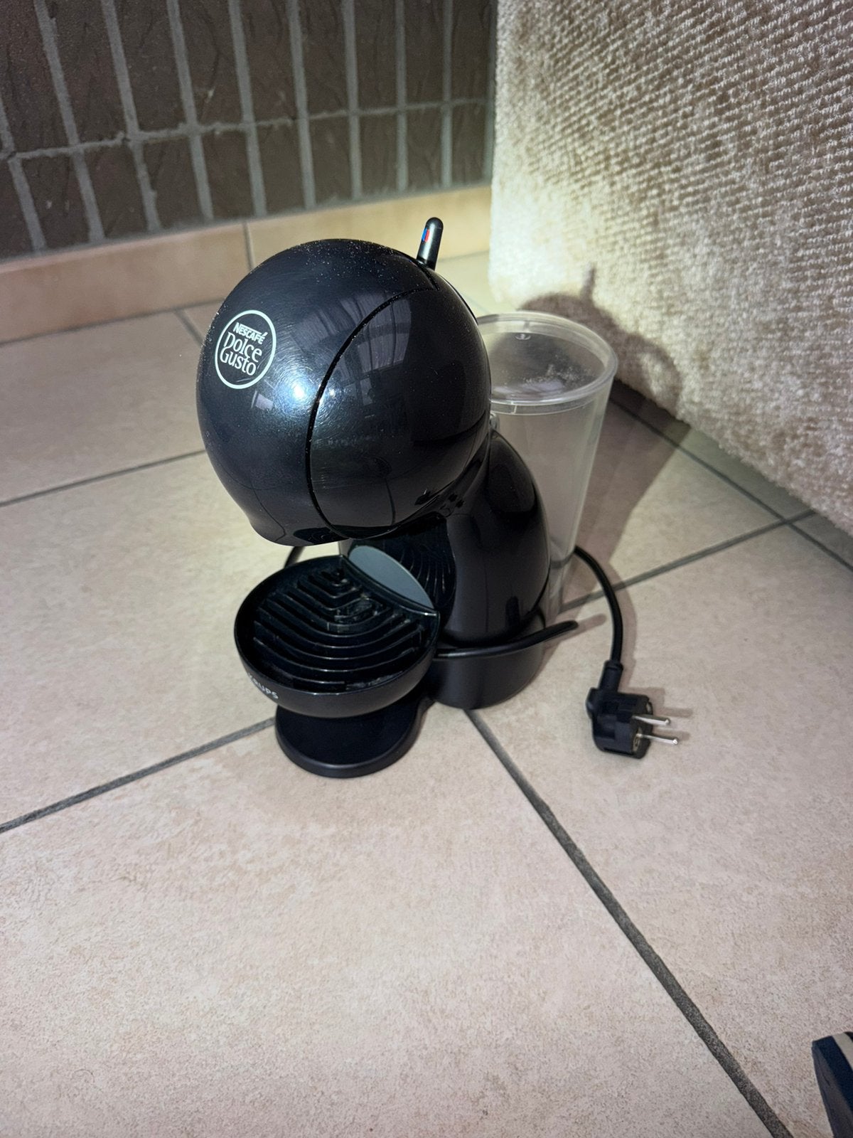 Dolce Gusto, Electroménager, Cafetières, Comme neuf, Dosettes et capsules de café, Cafetière, 1 tasse, Réservoir d'eau amovible