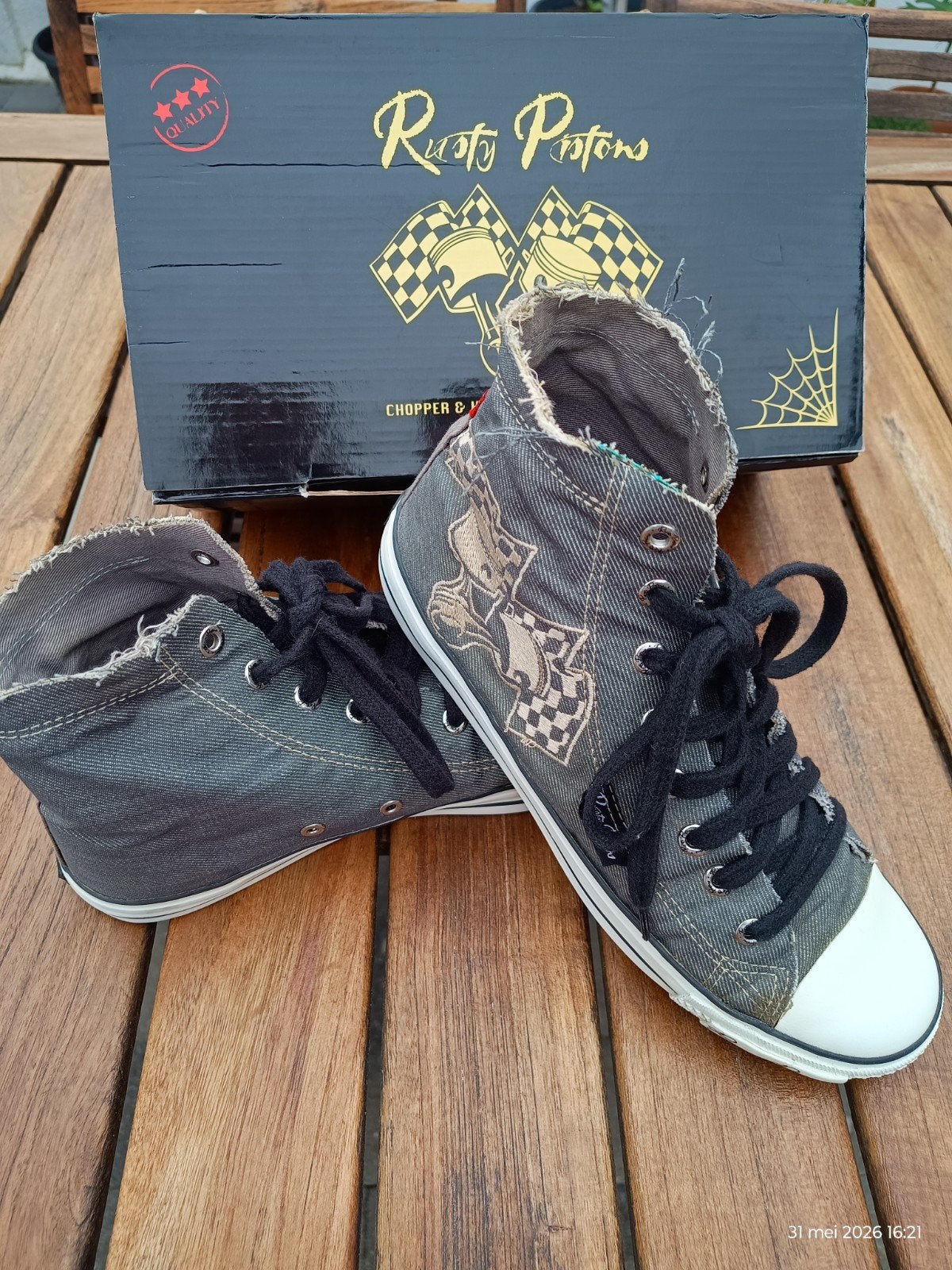Sneakers Rusty Pistons maat 42, Ophalen, Sneakers