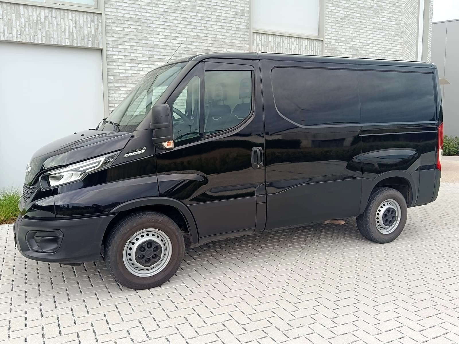 iveco daily 2.3l automaat 2021 64000km trekhaak 3,5t carplay, Autos, Camionnettes & Utilitaires, Achat, Attache-remorque, Iveco
